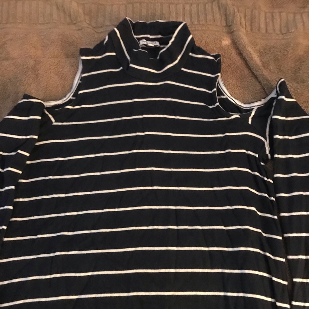 Splendid cold shoulder top